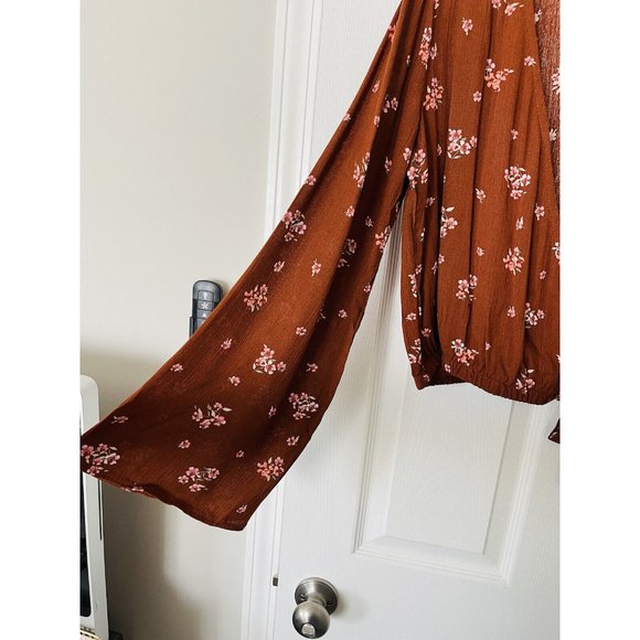 NWT We The People Boho Wrap Crop Top - Large - Picture 6 of 8